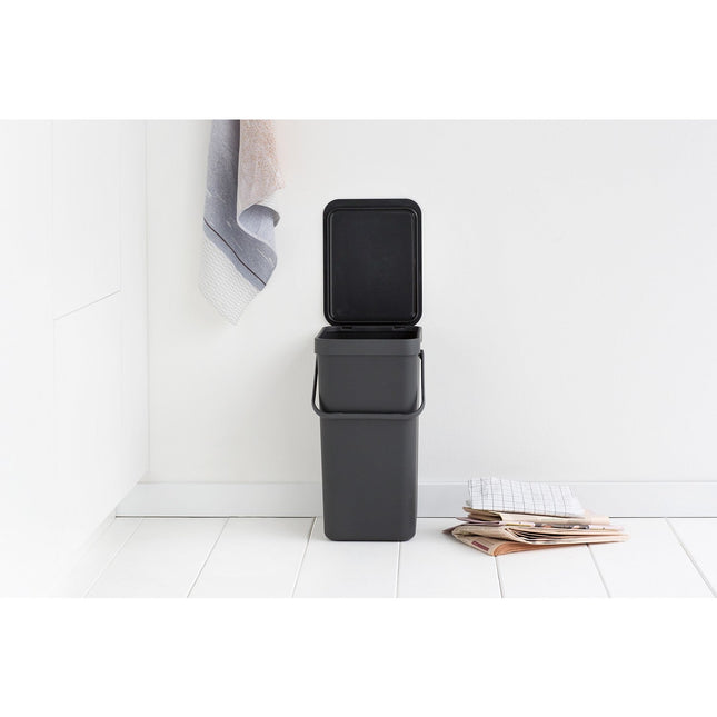 Poubelle de cuisine manuelle BRABANTIA Waste Bin Sort & Go 16L Grey