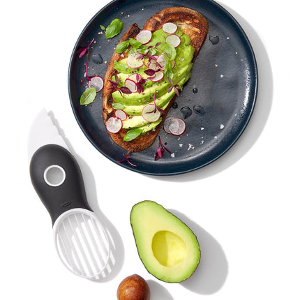 Coupe fruits OXO Coupe-avocat 3 en 1 blanc