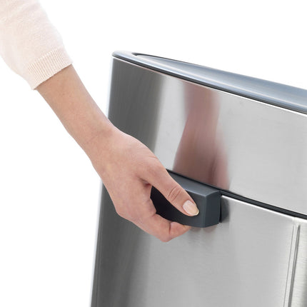 Poubelle de cuisine manuelle BRABANTIA Touch bin 40L Matt Steel