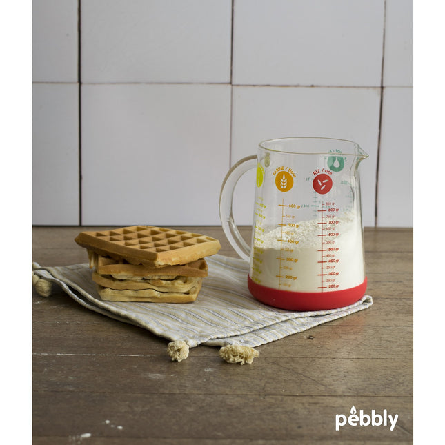Verre doseur PEBBLY en verre avec base silicone 1L - rouge