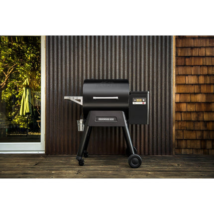 Barbecue pellet TRAEGER IRONWOOD 885 noir sur chariot, grille haute 76x26.5 cm, grille basse 76x48 cm
