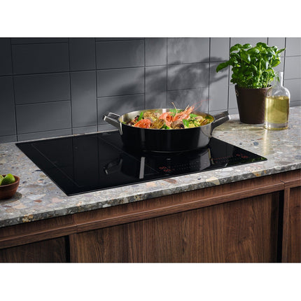 Plaque induction ELECTROLUX EIS62453 - Anti-débordement SenseBoil 4 foyers