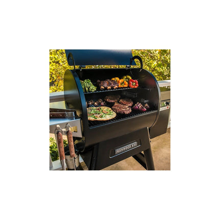 Barbecue pellet TRAEGER Ironwood 650 noir sur chariot, grille haute 56x26.5 cm, grille basse 56x48 cm