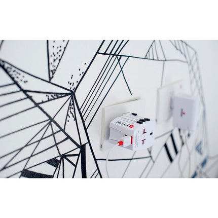 Adaptateur de voyage SKROSS universel +1 USB AC
