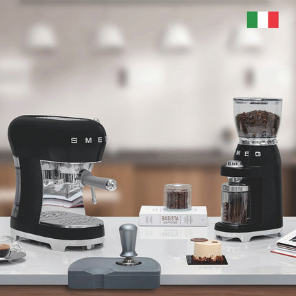 Machine à expresso SMEG ECF02