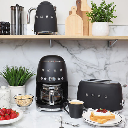 Cafetière filtre SMEG Noir Mat DCF02BLMEU