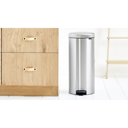 Poubelle de cuisine manuelle BRABANTIA à pédale NewIcon 30L Platinium