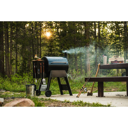 Barbecue pellet TRAEGER PRO22 noir sur chariot, grille haute 56x18 cm, grille basse 56x48 cm