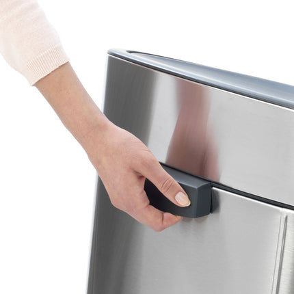 poubelle-de-cuisine-manuelle-brabantia-touch-bin-40l-matt-steel