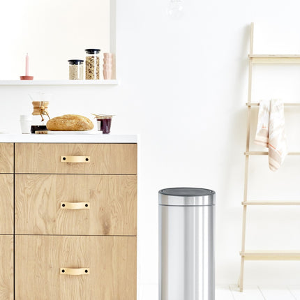 poubelle-de-cuisine-manuelle-brabantia-touch-bin-new-30l-matt-steel