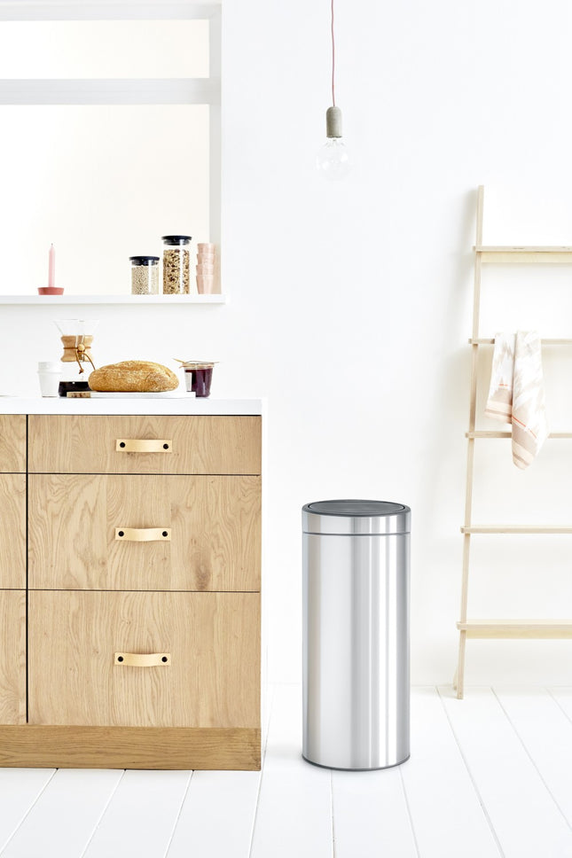 poubelle-de-cuisine-manuelle-brabantia-touch-bin-new-30l-matt-steel