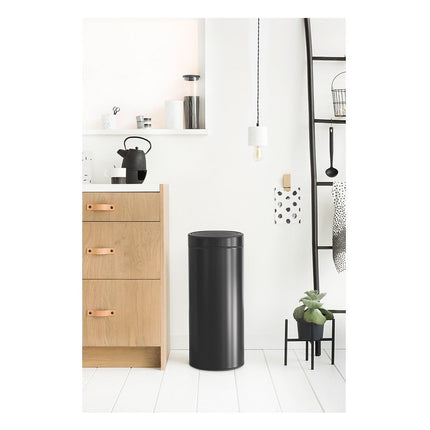 poubelle-de-cuisine-manuelle-brabantia-touch-bin-new-30l-matt-steel