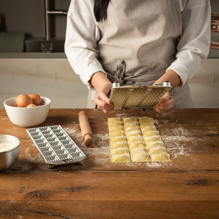 moule-a-pates-marcato-24-grands-raviolis-carres