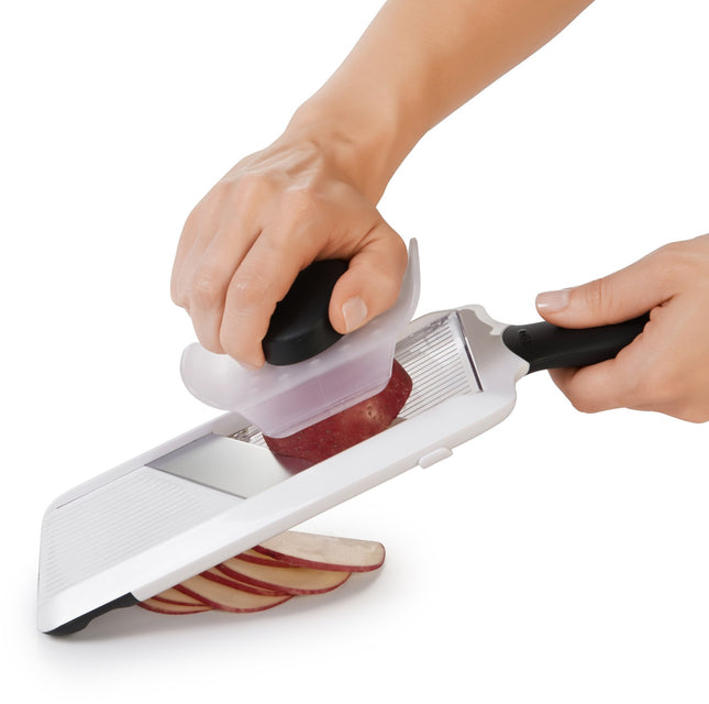 mandoline-oxo-a-main