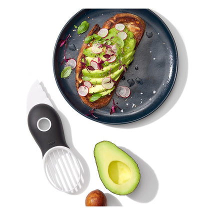 coupe-fruits-oxo-coupe-avocat-3-en-1-blanc