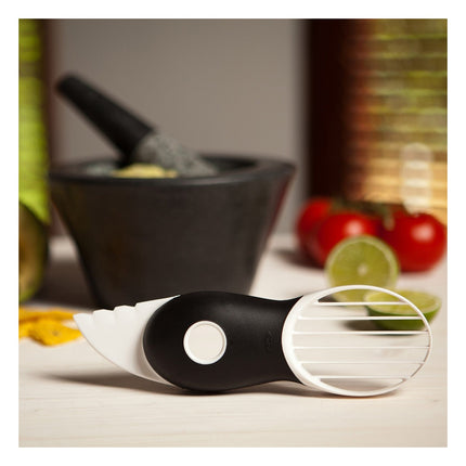 coupe-fruits-oxo-coupe-avocat-3-en-1-blanc