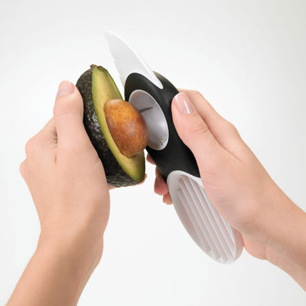 coupe-fruits-oxo-coupe-avocat-3-en-1-blanc