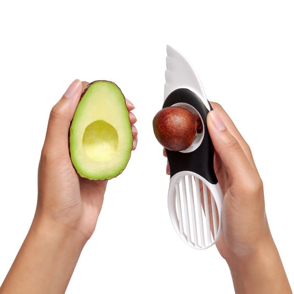 coupe-fruits-oxo-coupe-avocat-3-en-1-blanc