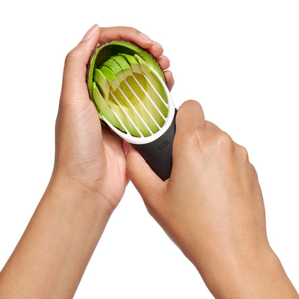 coupe-fruits-oxo-coupe-avocat-3-en-1-blanc