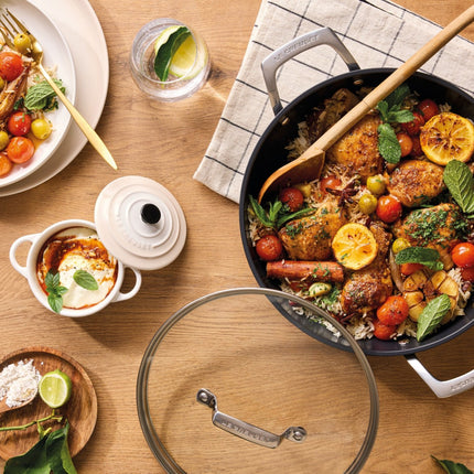sauteuse-le-creuset-provencale-28cm-ceramique-essentielle