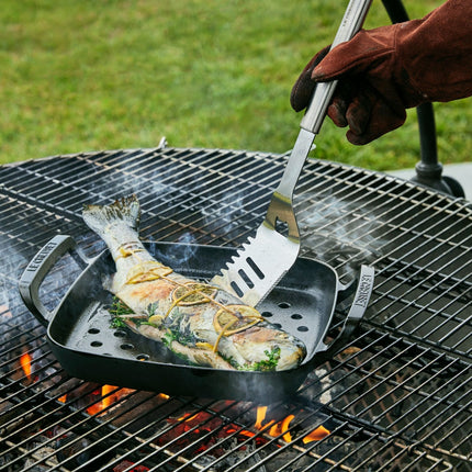 panier-de-cuisson-le-creuset-a-griller-carre-collection-barbecue-30cm