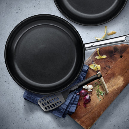 batterie-de-cuisine-wmf-2-poeles-devil-spatule