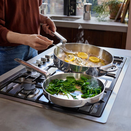 poele-joseph-joseph-space-avec-poignee-pliante-inox