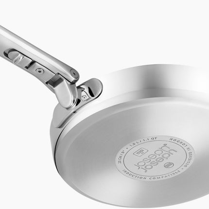 poele-joseph-joseph-space-avec-poignee-pliante-inox