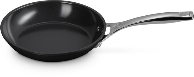 poele-le-creuset-ceramique-essentielle