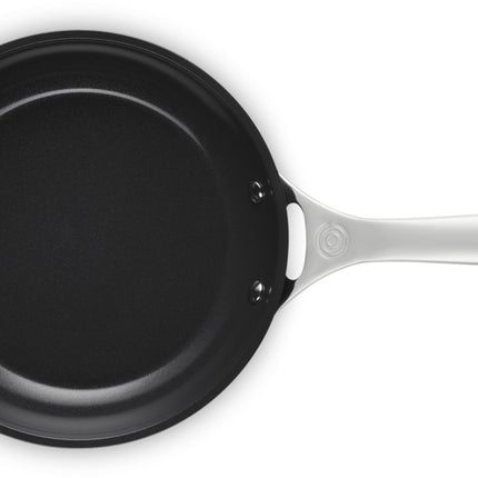 poele-le-creuset-ceramique-essentielle