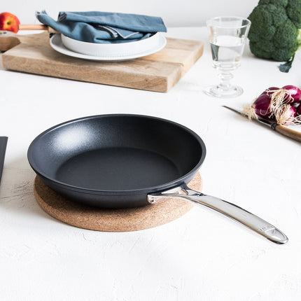 poele-cristel-castel-pro-28-cm-fixe-ultralu