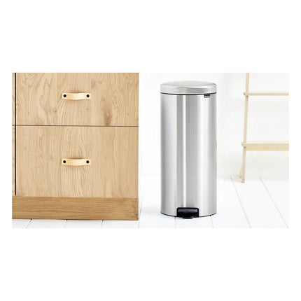 poubelle-de-cuisine-manuelle-brabantia-a-pedale-newicon-30l-platinium
