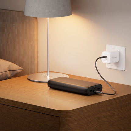 batterie-externe-belkin-26-000-mah-noir-4-ports-32w