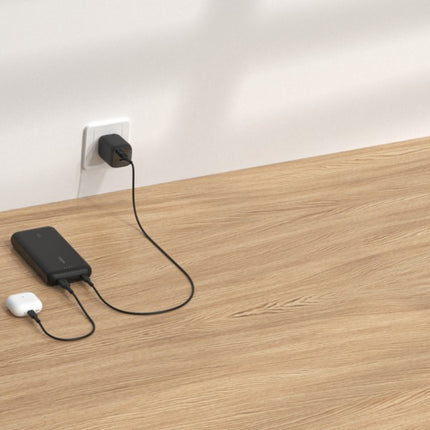 batterie-externe-belkin-20000-mah-avec-cable-usb-c-integre-noir